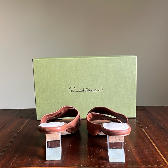 Daniele Ancarani - Spain - Lucite & Leather Slide - 39 / US 9 - EUC w toe nick - Picture 5 of 8